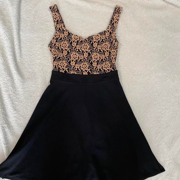 kids lace dress - Picture 2 of 3